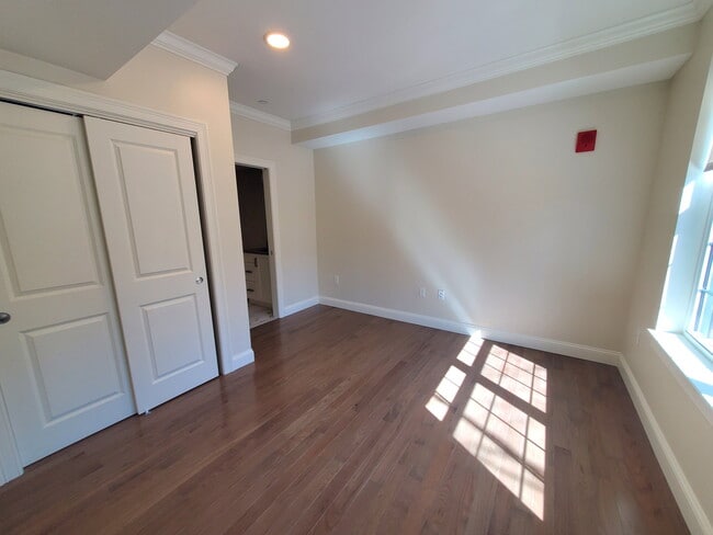 Building Photo - 39 Herrick Rd