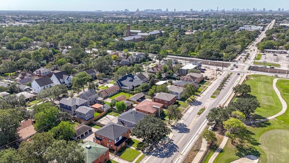 Building Photo - 6644 Lawndale St