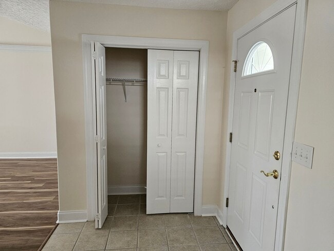 Building Photo - Beautiful 3 bedroom, 2 bath duplex with two car garage. - NO PETS