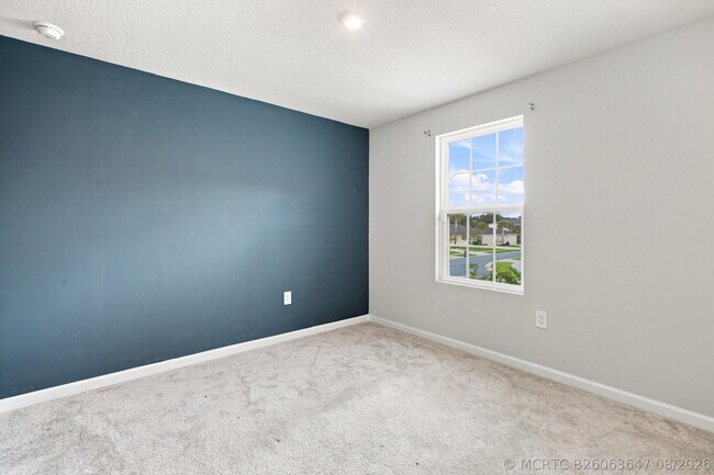 Building Photo - 484 Cherimoya St