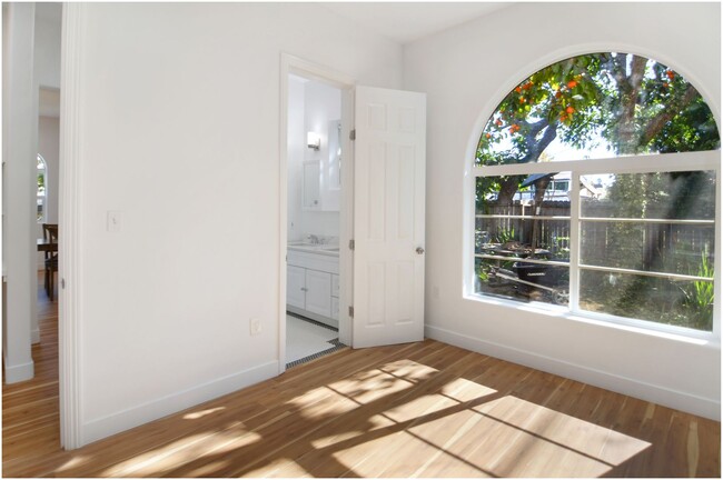 Building Photo - Charming 1 bedroom ADU in Santa Ana!