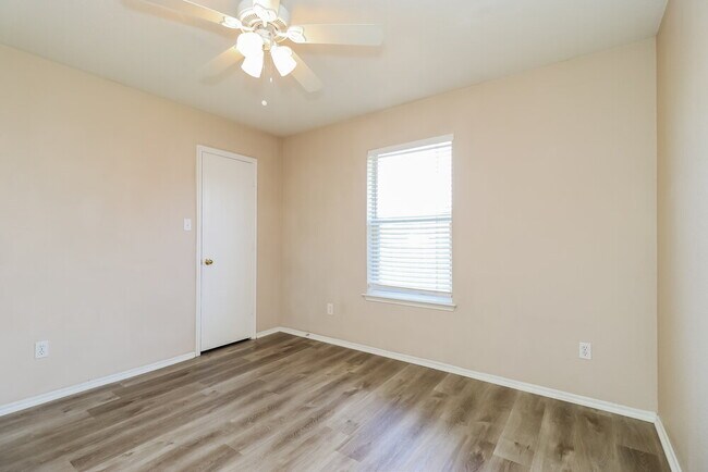 Building Photo - 6101 Summerfield Dr