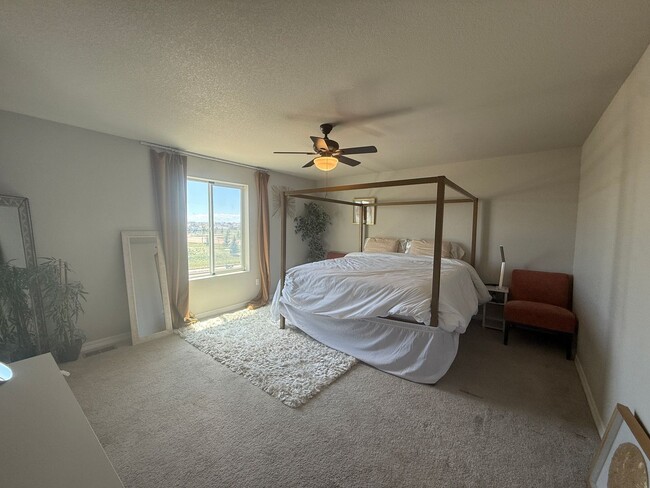 Building Photo - 4 Bed 3 Bath Home Minutes Away from Ft. Carson, Peterson SFB , & Schriever SFB!!