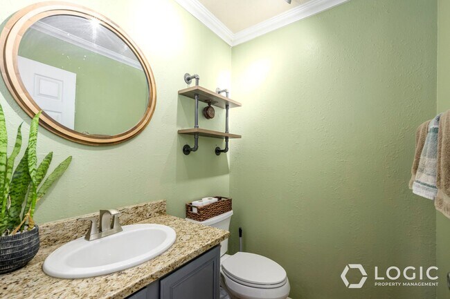 Building Photo - Beautiful Home in Excellent Location.