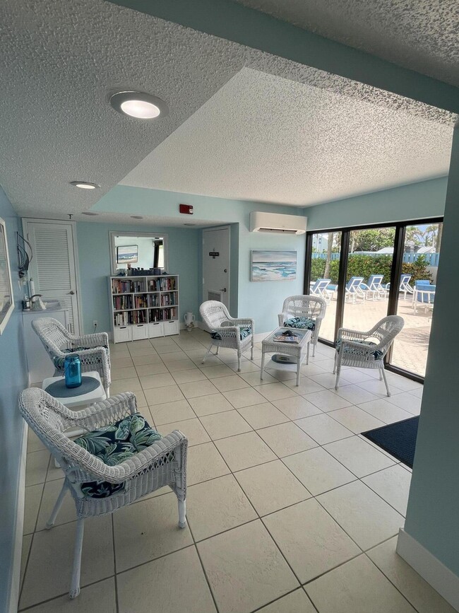 Building Photo - 355 S Ocean Dr
