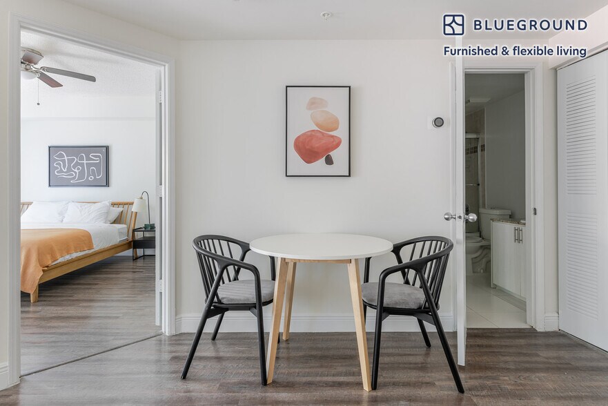 Building Photo - 16950 N Bay Rd