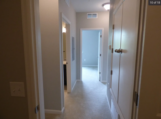 Building Photo - Clean and quaint condo in Longmont - avail...