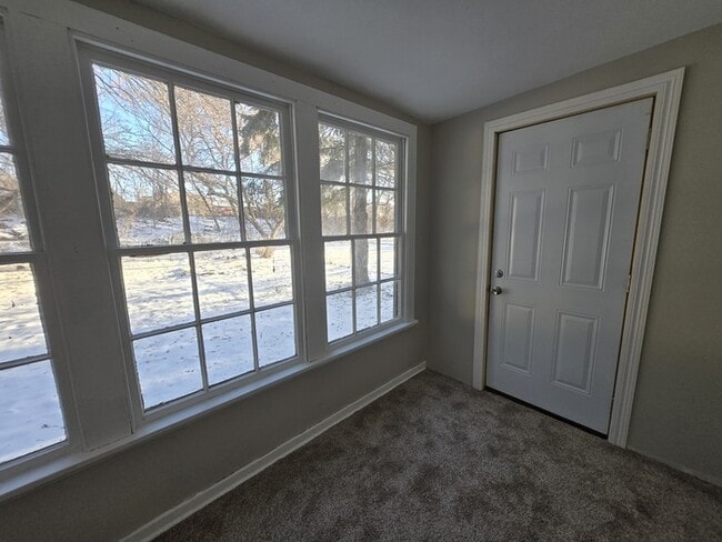 Building Photo - 209 Maple St