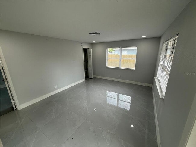 Building Photo - 427 40th Ave S