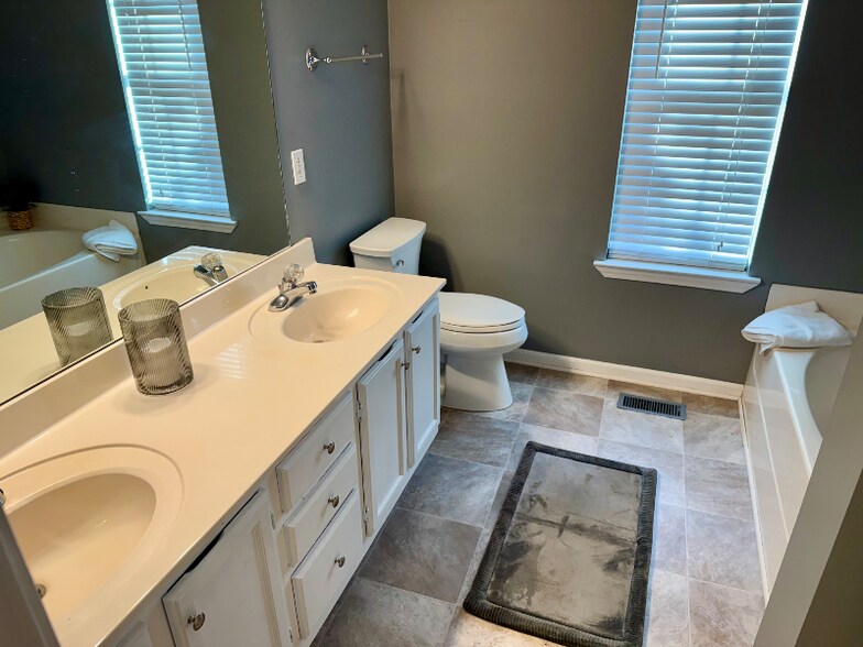 Building Photo - 4156 Pleasant Colony Dr