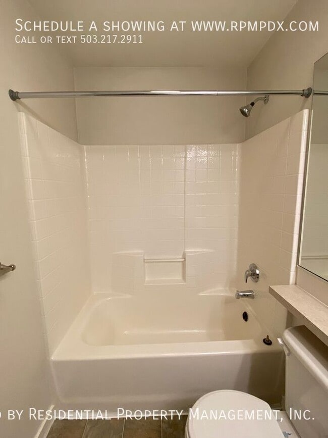 Building Photo - 2518 NW 1st Dr