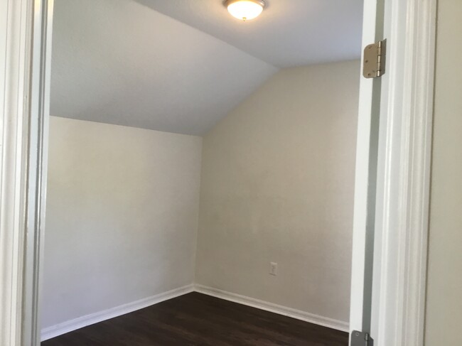 Building Photo - 10225 Summerview Cir