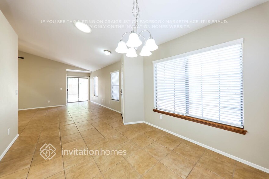 Building Photo - 13147 W Saguaro Ln