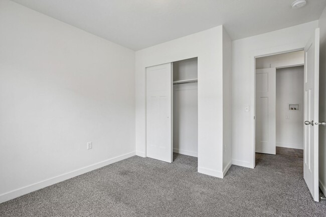 Building Photo - 734 E 500 S