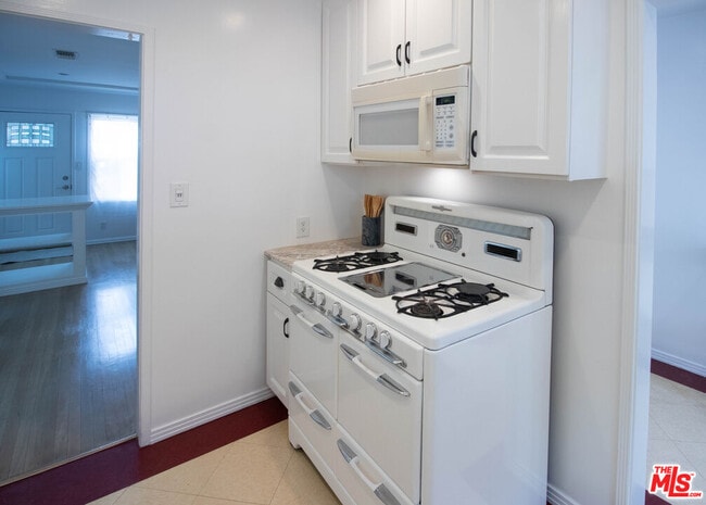 Building Photo - 2420 Teviot St