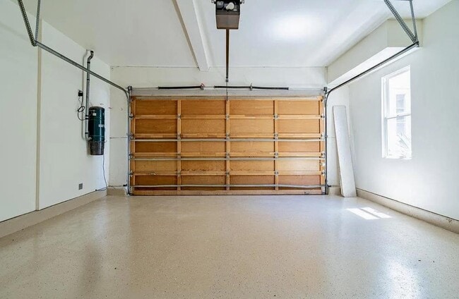Building Photo - 2520 Club Dr
