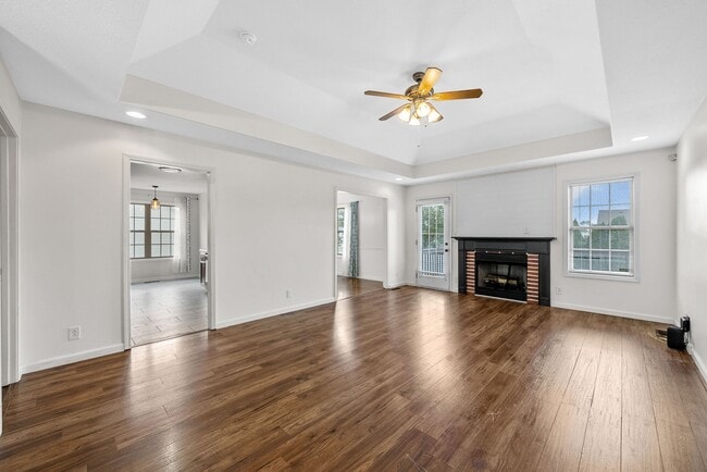 Building Photo - 1021 Glenhurst Way