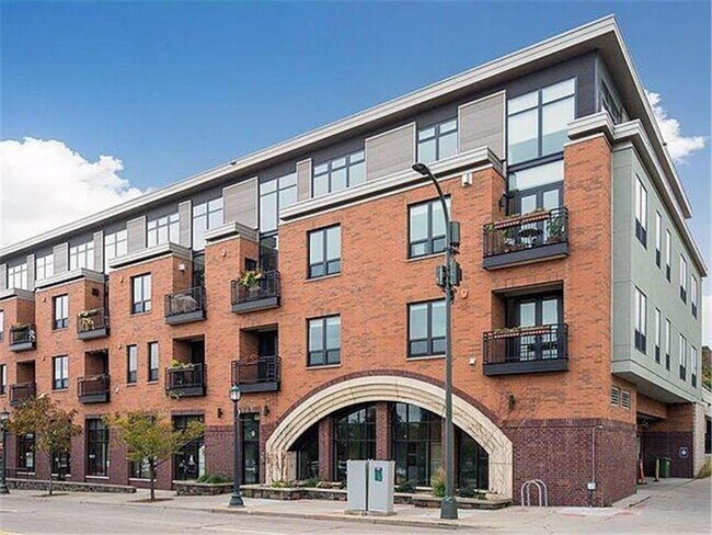 Building Photo - 9 W Franklin Ave