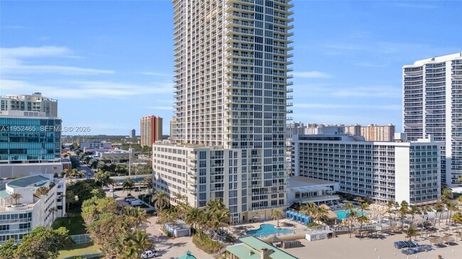 Building Photo - 16699 Collins Ave
