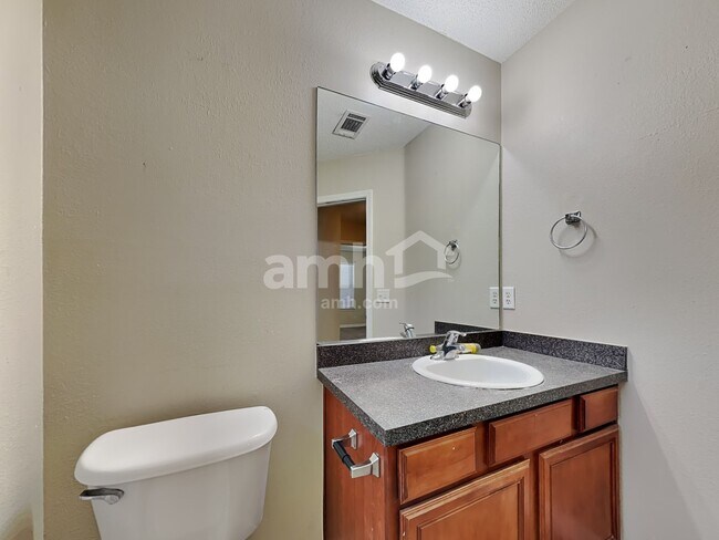 Building Photo - 25 Willow Lakes Dr