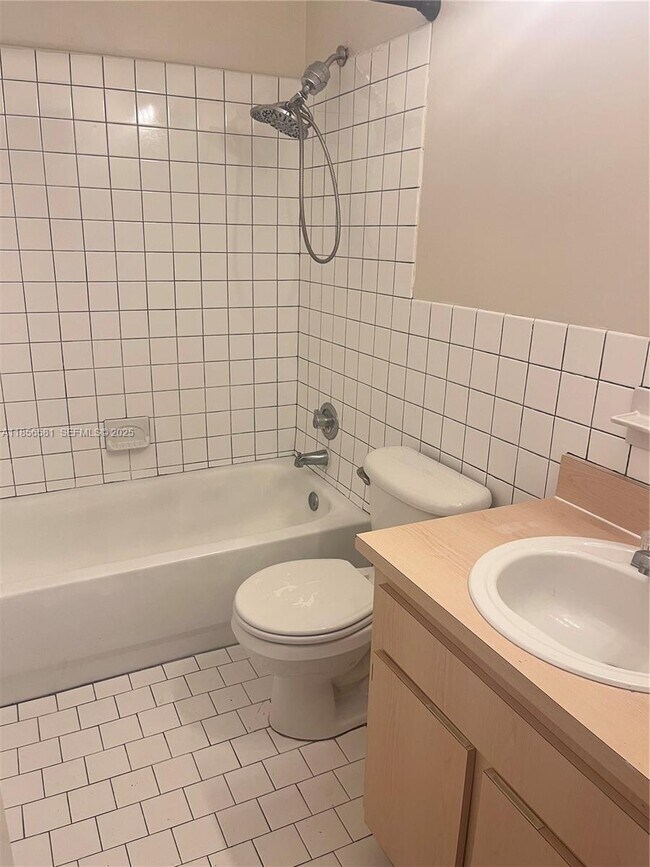 Building Photo - 2731 NW 13th Ct