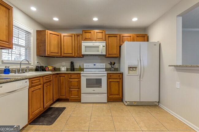 Building Photo - 27 W Ridge Dr SE