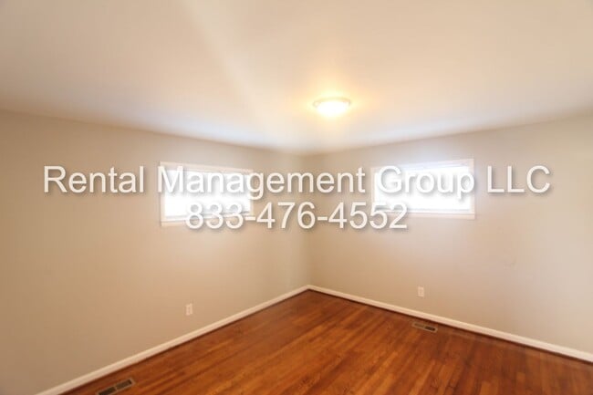 Building Photo - 3 Bedroom 1.5Bath - New On The Market! Better Hurry To See This One!!