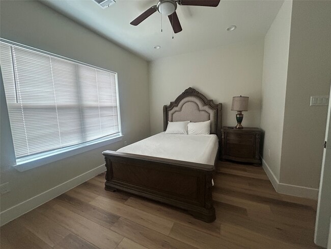 Building Photo - 5712 Harbrook Dr