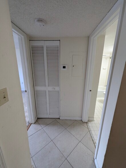 Building Photo - 18203 Glenmoor Dr
