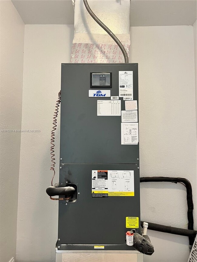 Building Photo - 2031 NW 30th Ave