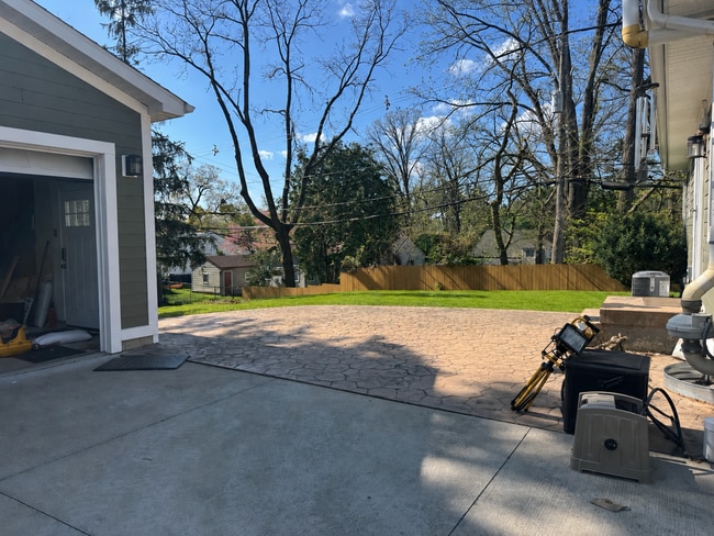 Building Photo - Fully Updated 3 Bedroom - 1 bathroom home - $3,000