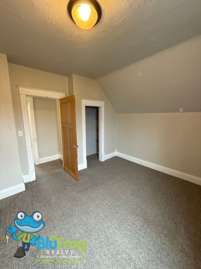 Building Photo - 202 House