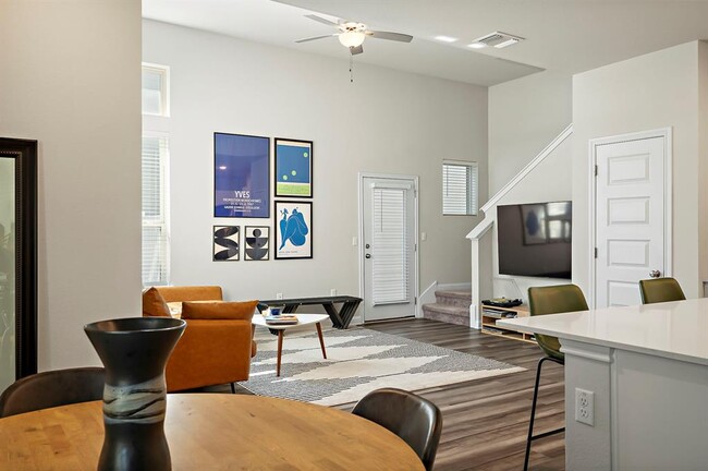 Building Photo - 8013 Lennon Dr