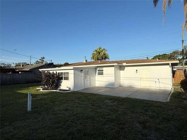 Building Photo - 15573 Bedford Cir E