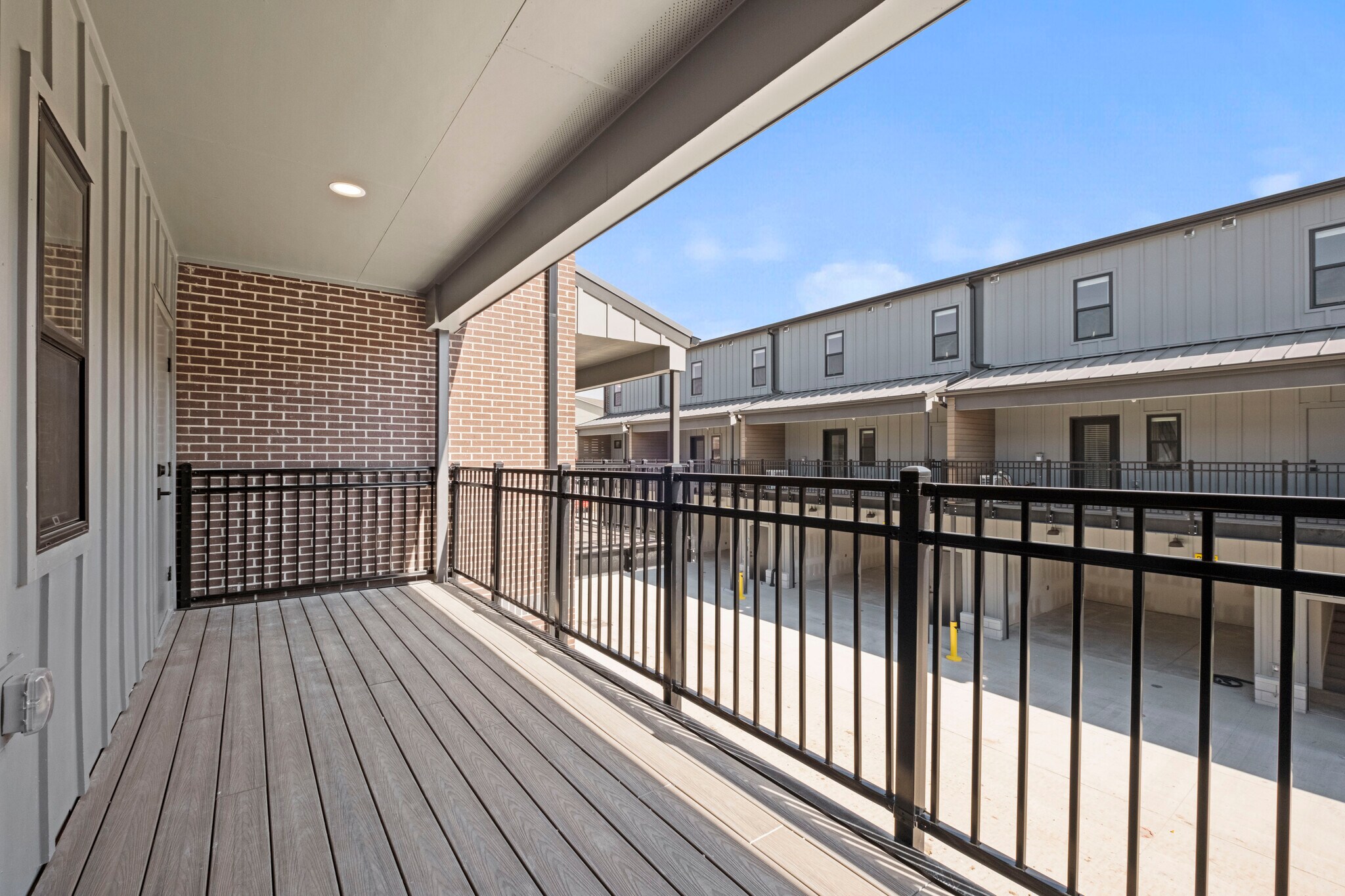 Building Photo - 3009 N Oak Trafficway