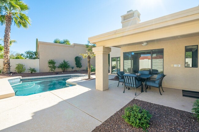 Building Photo - PRIVATE POOL - 2 BEDROOMS PLUS DEN