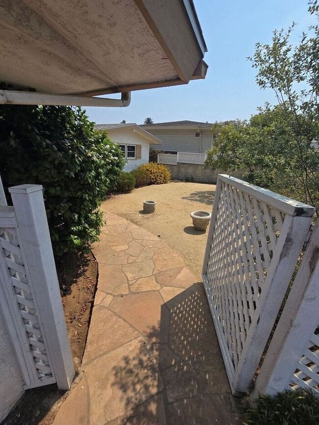 Building Photo - Ocean Views in the Sunset Cliffs area of O...