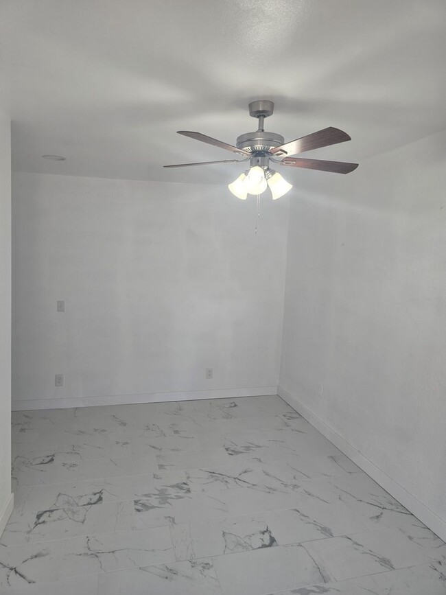Building Photo - Room Rental in Westminster
