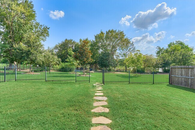 Building Photo - 180 Racetrack Ln