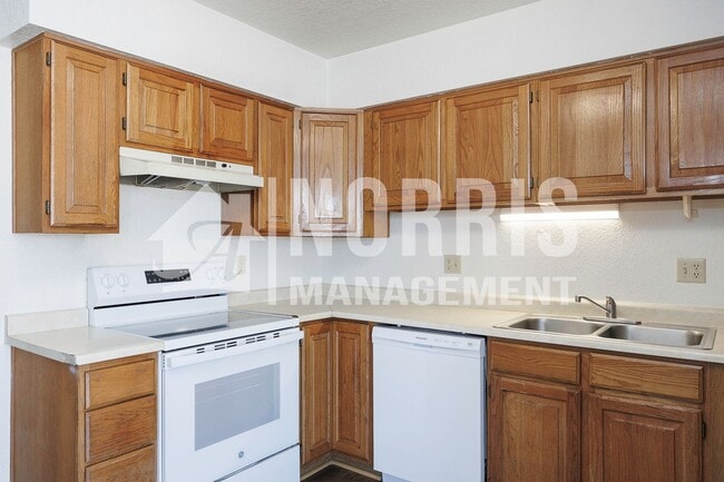 Building Photo - 15054 S Yava Rd