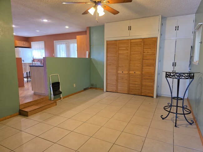 Building Photo - 904 Avenida Del Sumbre