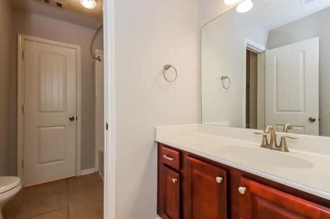 Building Photo - 1110 Shadow Glenn Dr