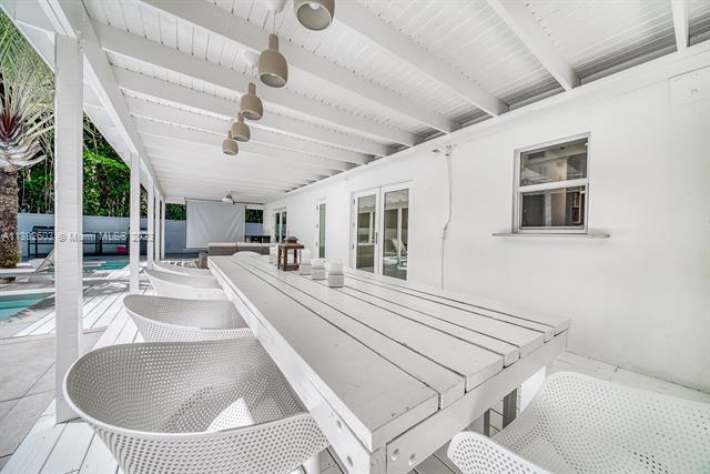 Building Photo - 4000 Kumquat Ave