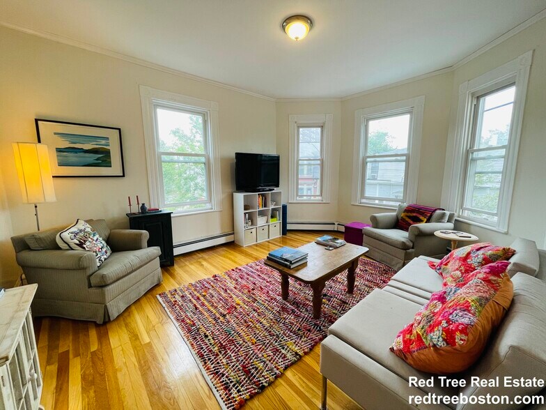 Primary Photo - 10 Houghton St