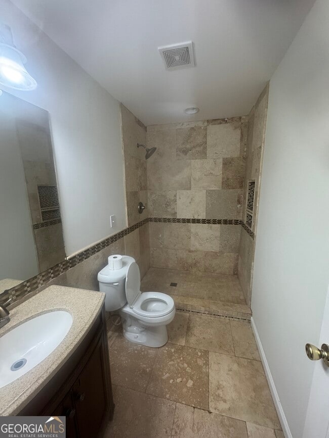 Building Photo - 735 Bearslide Hollow