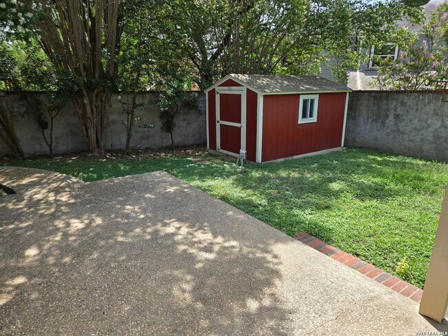 Building Photo - 3623 Green Spring