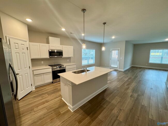 Building Photo - 16824 Demi Dr