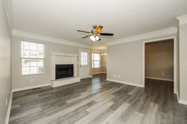 Building Photo - 186 Elm St