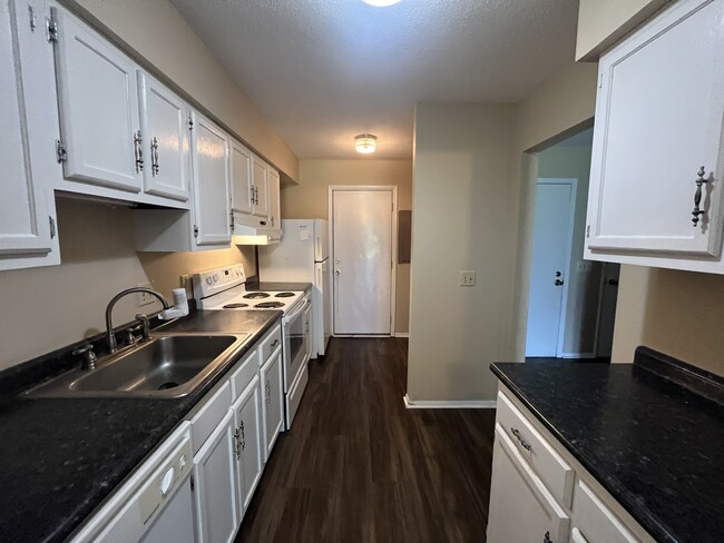 Building Photo - 901 Olmstead Dr