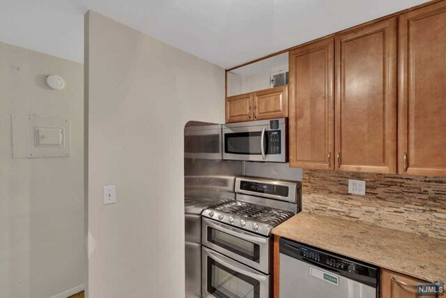 Building Photo - 2100 Linwood Ave